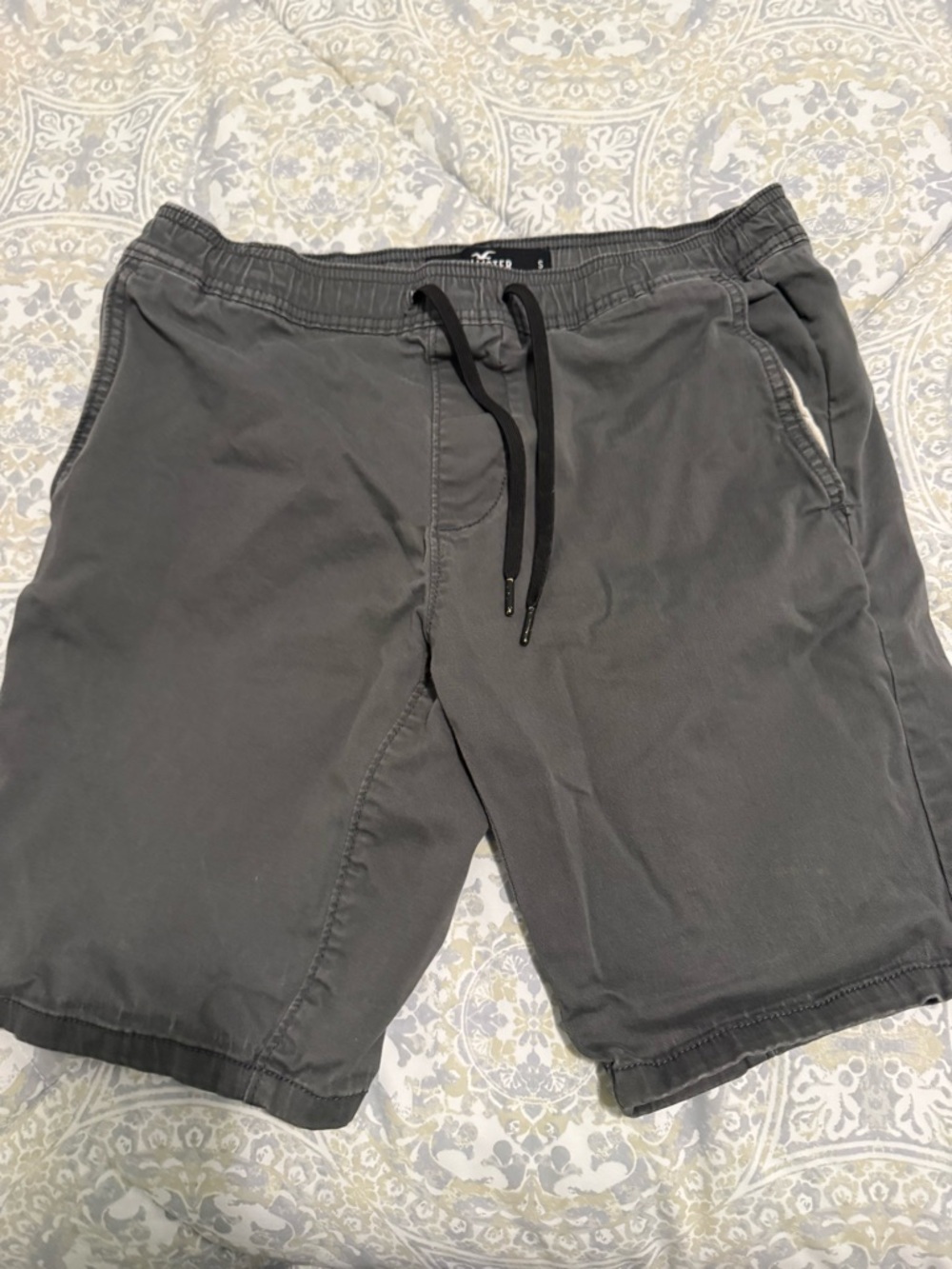 Men's Charcoal Grey Hollister Drawstring Casual 9” Inseam Shorts size small